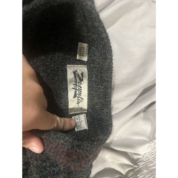 Men's Multicolor Patterned Sweater - Picture 3 of 5